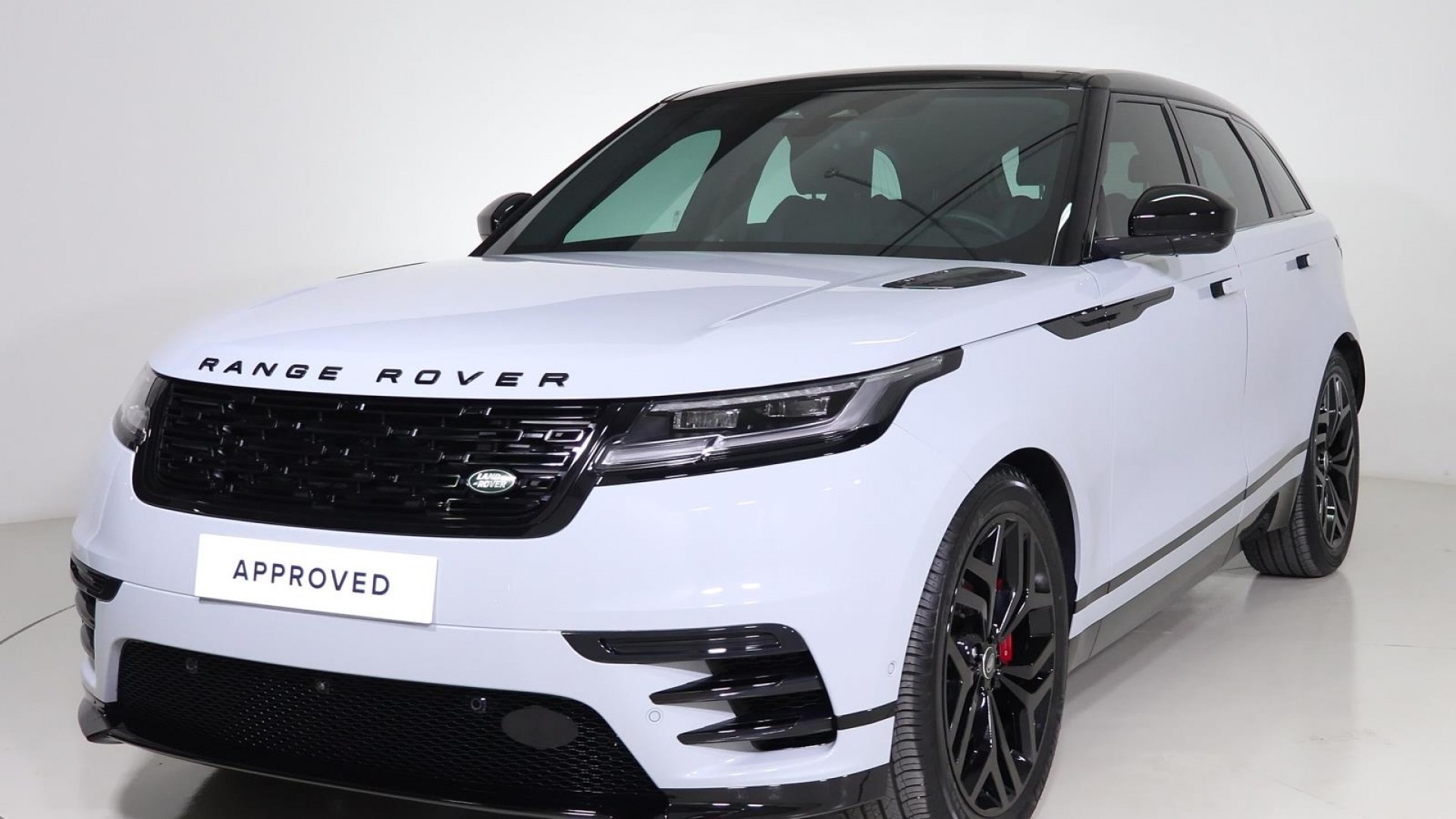 Land Rover Range Rover Velar Dynamic Se 2025 in Bahrain