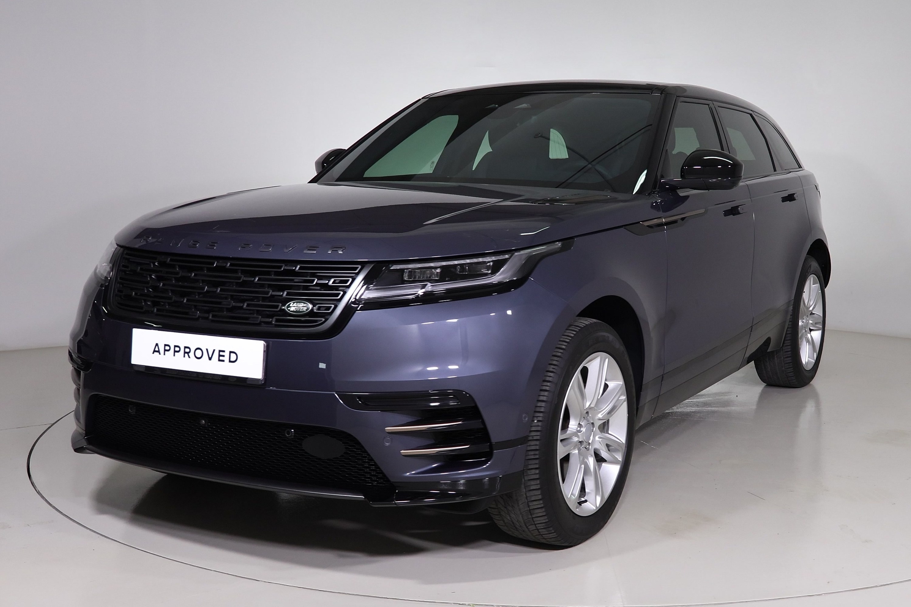 Land Rover Range Rover Velar Dynamic Se 2025 in Bahrain