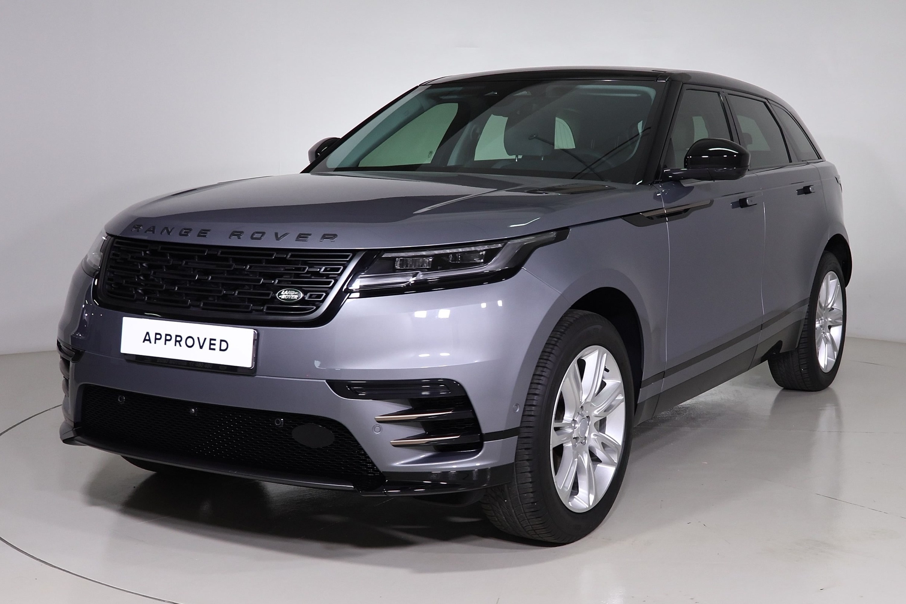 Land Rover Range Rover Velar Dynamic Se 2025 in Bahrain