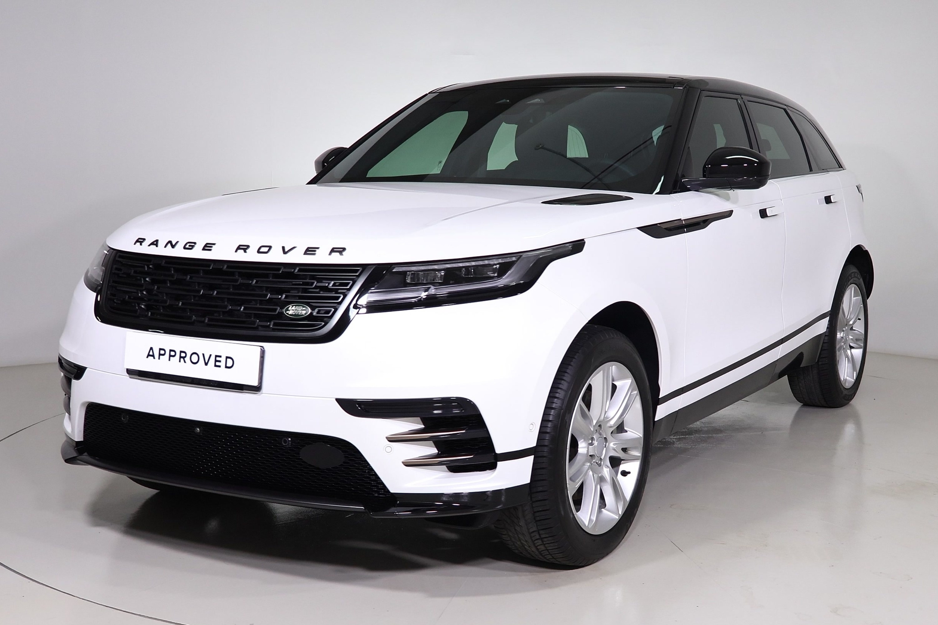 Land Rover Range Rover Velar Dynamic Se 2025 in Bahrain