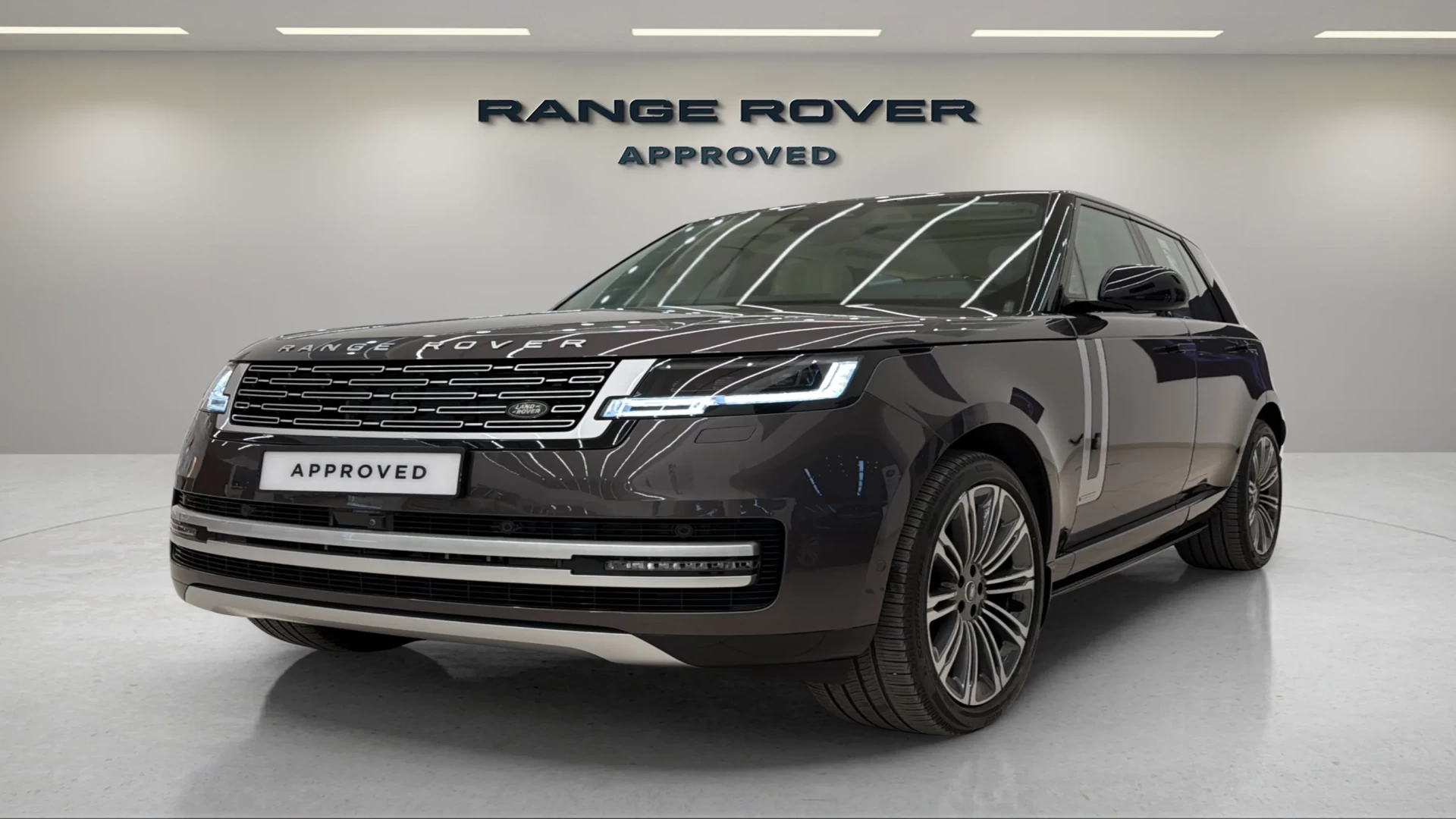Land Rover Range Rover Autobiography 2025 in Saudi Arabia