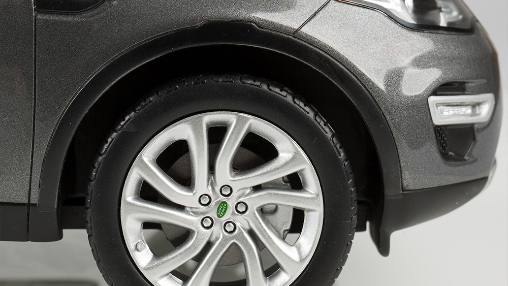 Discovery Sport 1:18 Scale Model 7