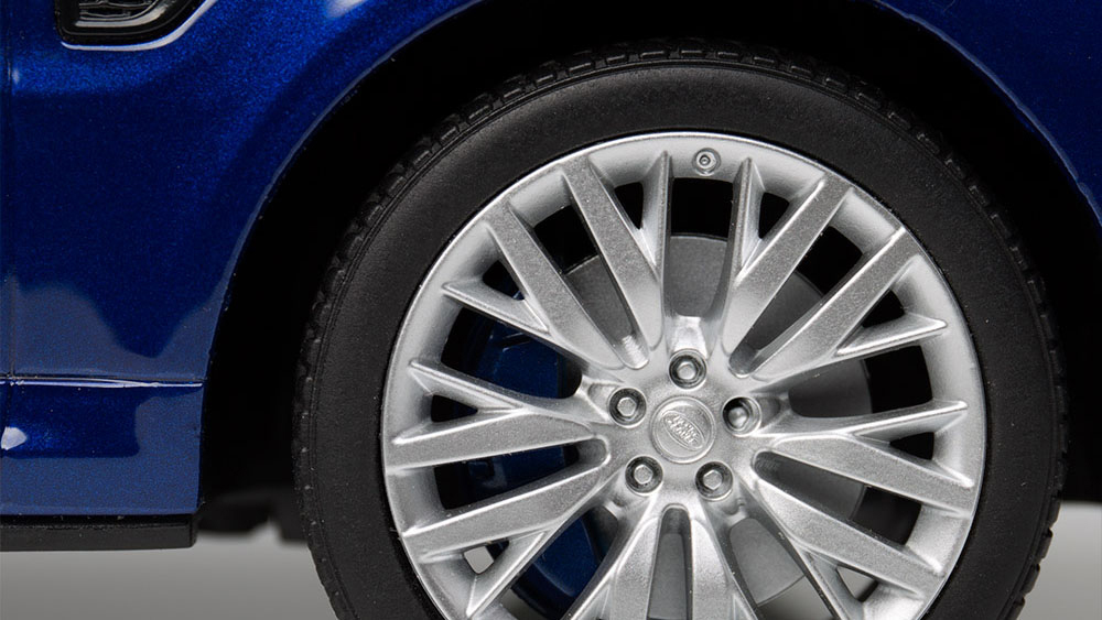 Range Rover Sport SVR 1:18 Scale Model 8