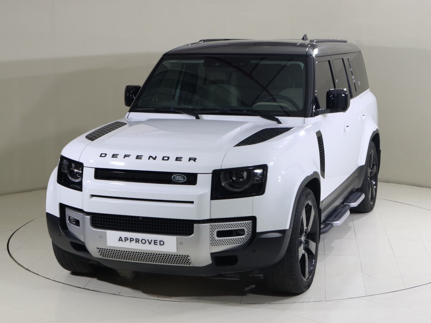 Land Rover Defender 130 Se 2023 in Uae