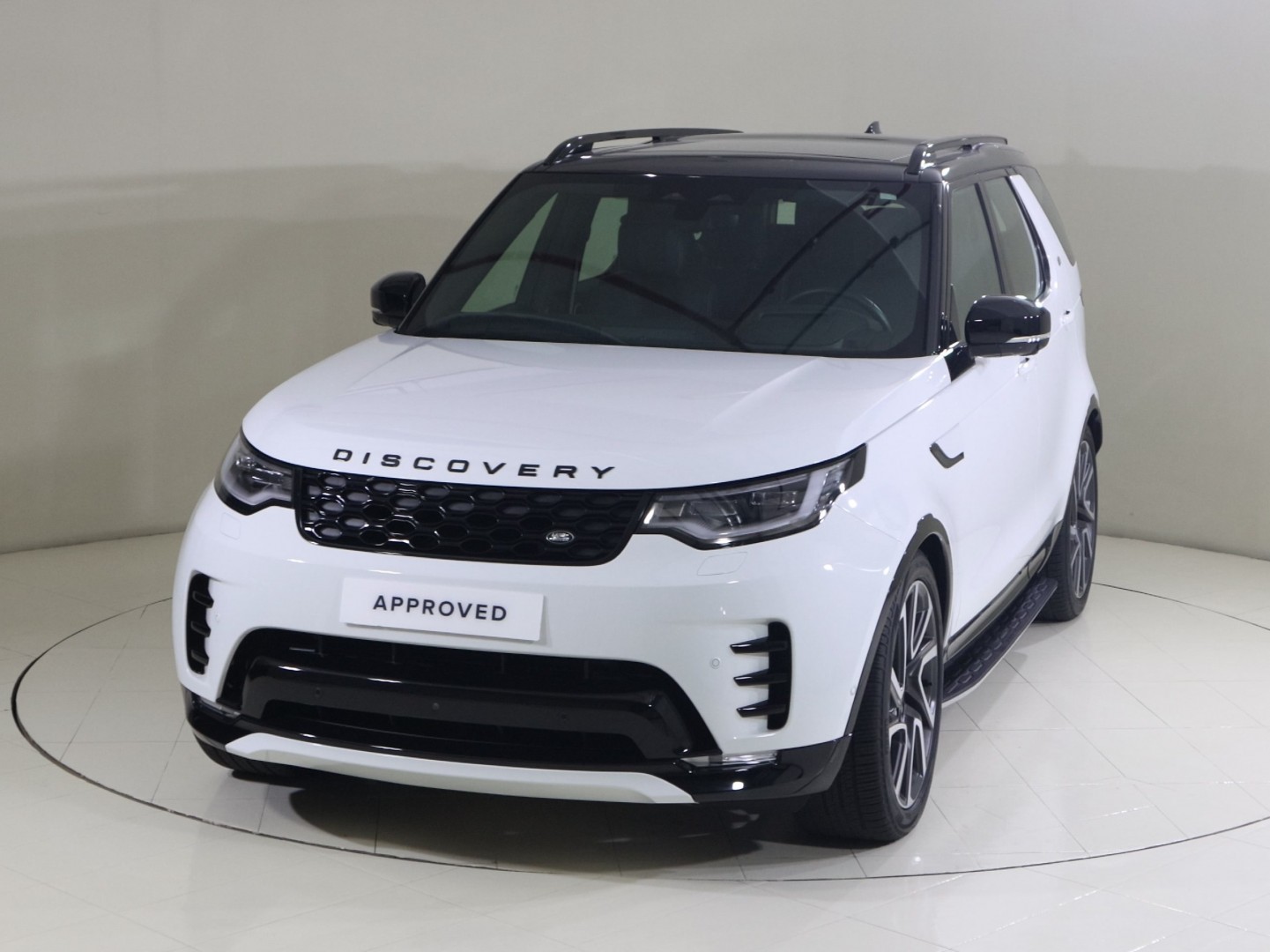 Land Rover Discovery Dynamic Hse 2024 in Uae
