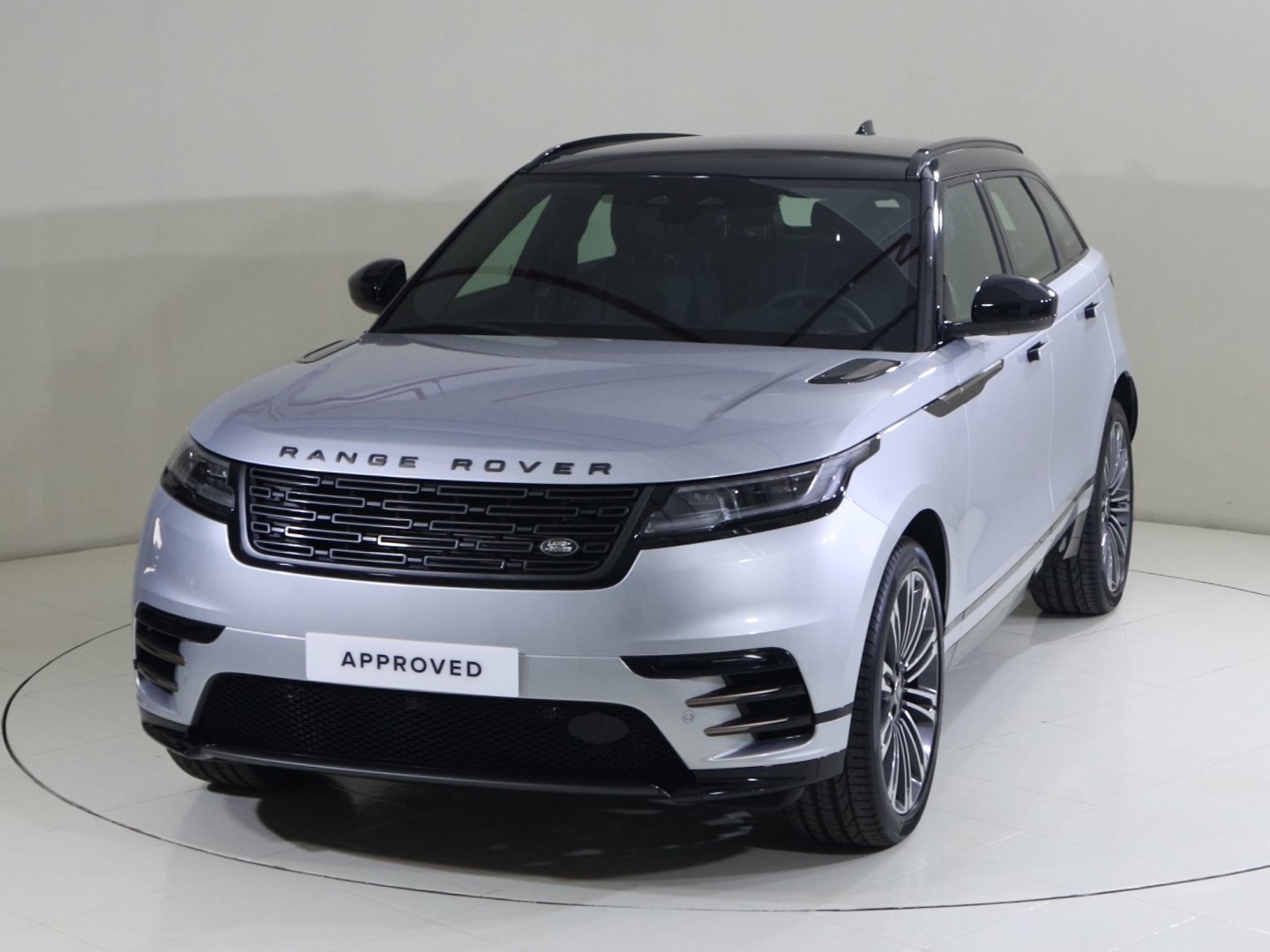 Land Rover Range Rover Velar Dynamic Se 2024 in Uae