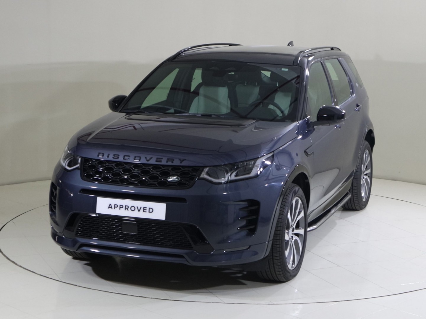 Land Rover Discovery Sport Dynamic Se 2024 in Uae