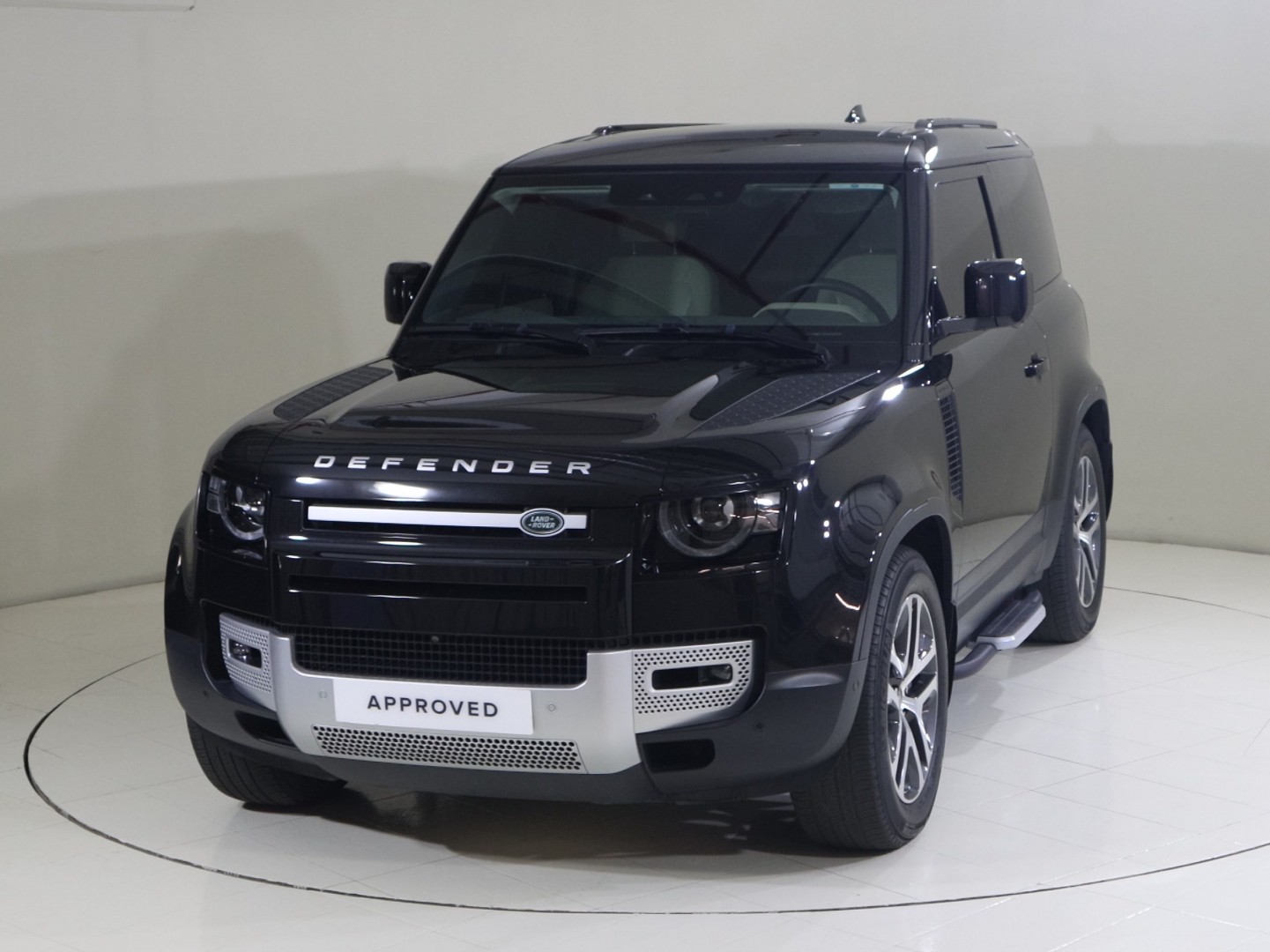 Land Rover Defender 90 Se 2023 in Uae