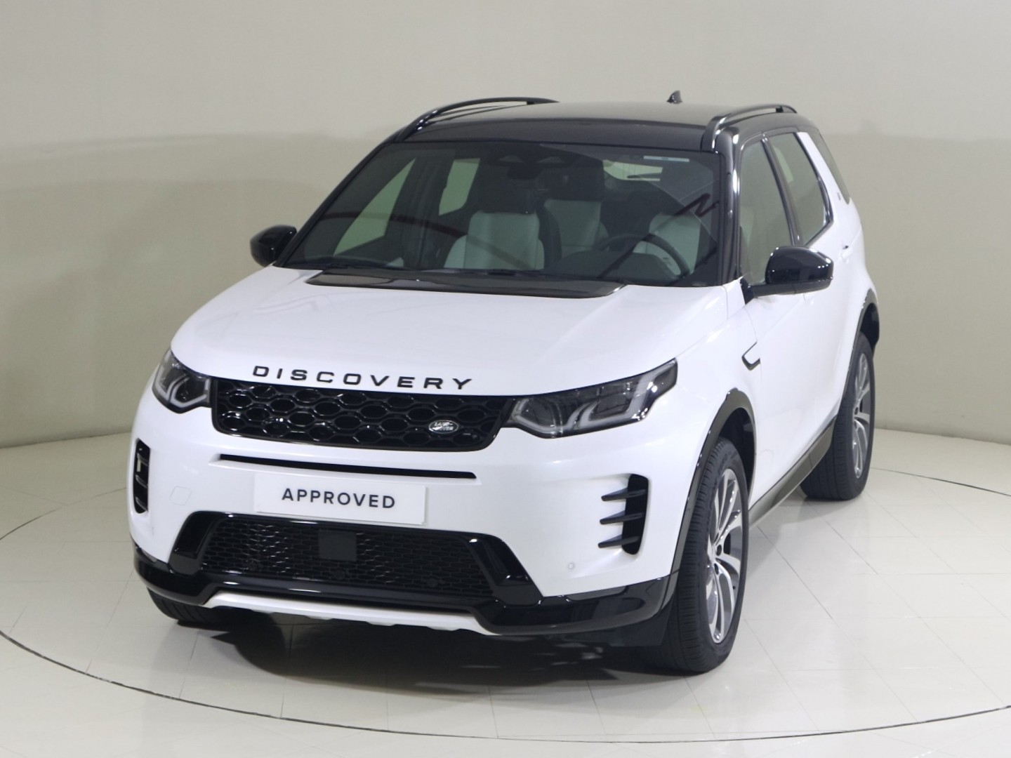 Land Rover Discovery Sport Dynamic Se 2024 in Uae